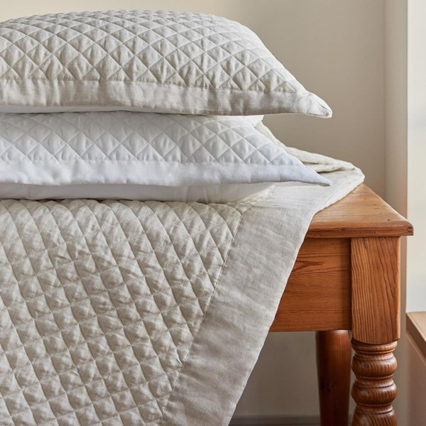 HUDSON LINEN Queen quilted coverlet white